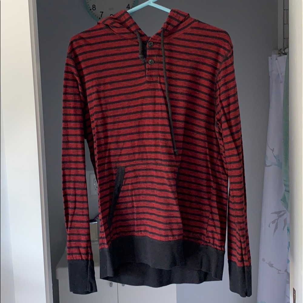 Men’s American Eagle thin burgundy hoodie-large